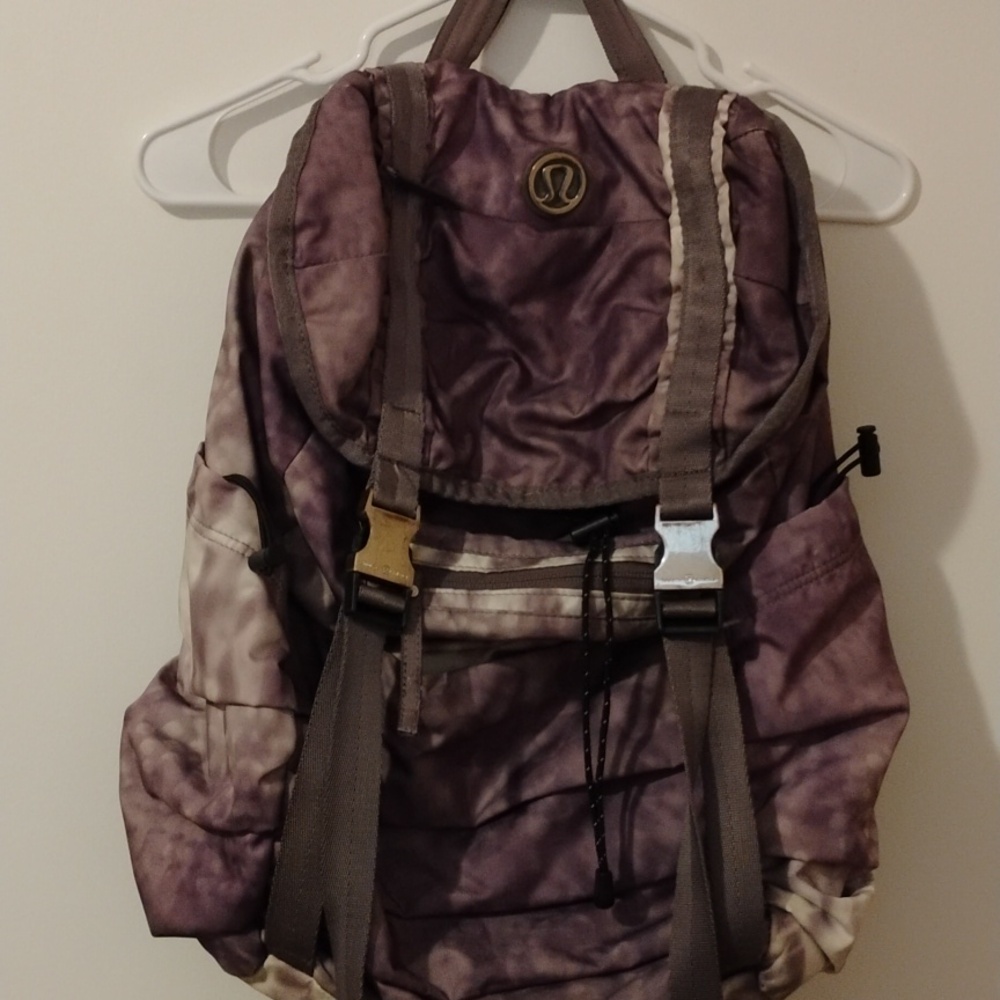 lululemon athletica The Wanderlust Rucksack Backpack. Snowy Owl in color.